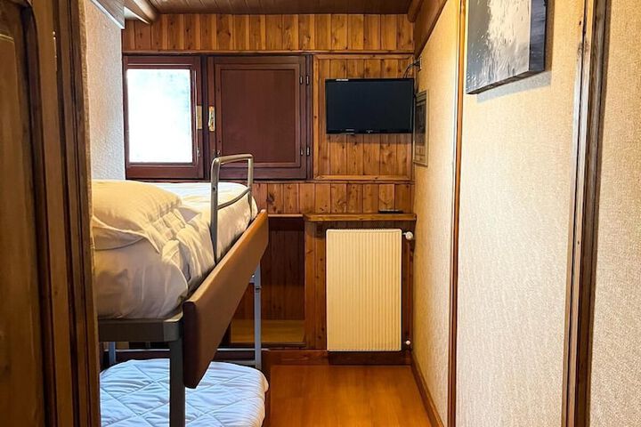 Room 20 of 38