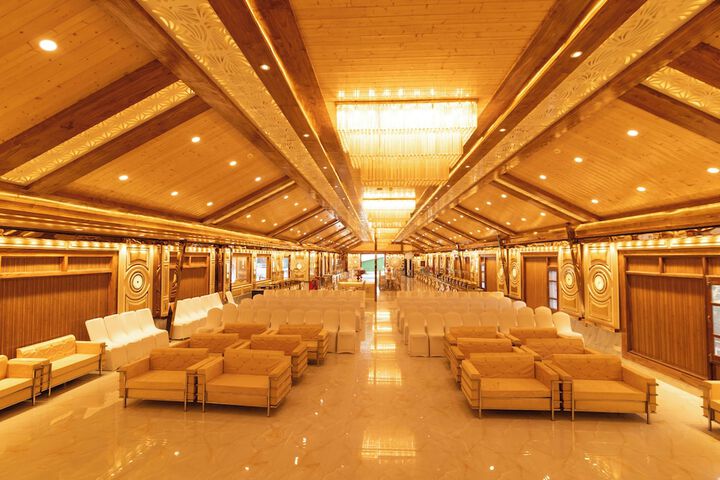 Ballroom/Hall 75 of 91