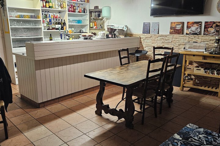 Dining 16 of 19