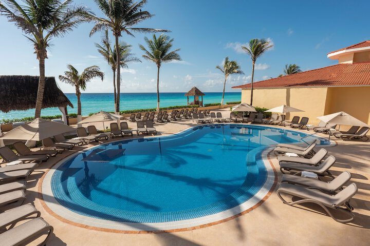 Hotel Pool