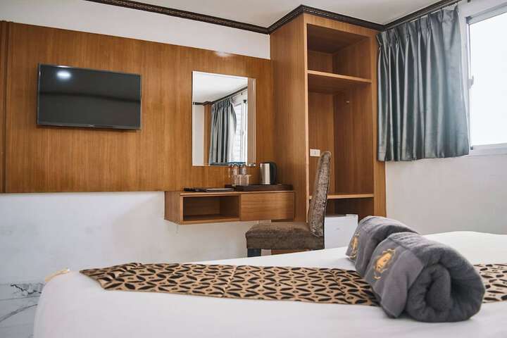 Room 11 of 44