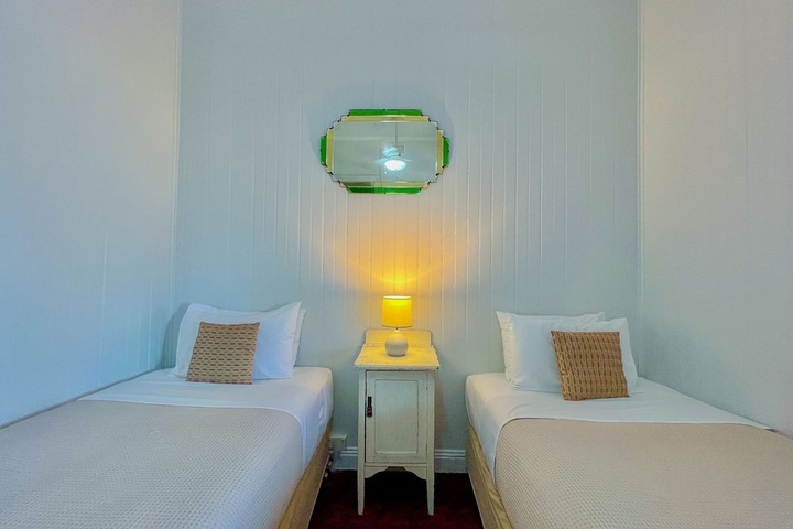 Room 6 of 29