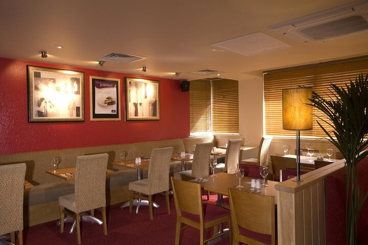 Dining 15 of 19