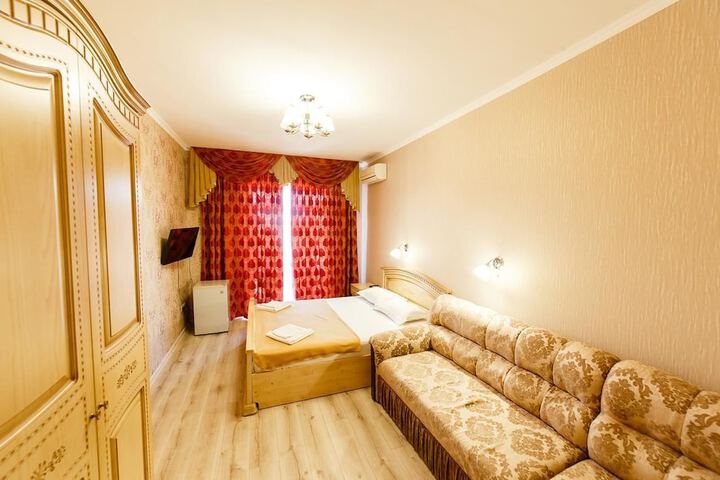 Room 9 of 24