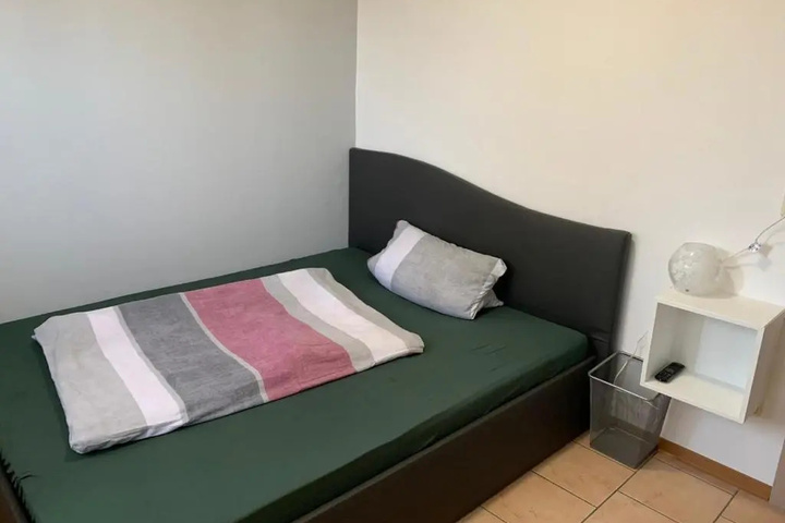 Room 3 of 16