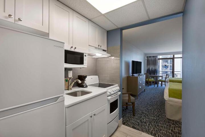 2 Queen Beds Street View Balcony West Wing (32 of 42)