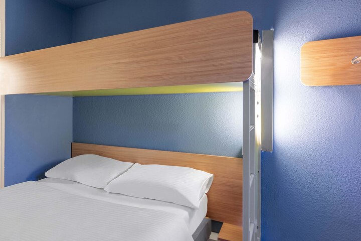Room 6 of 27
