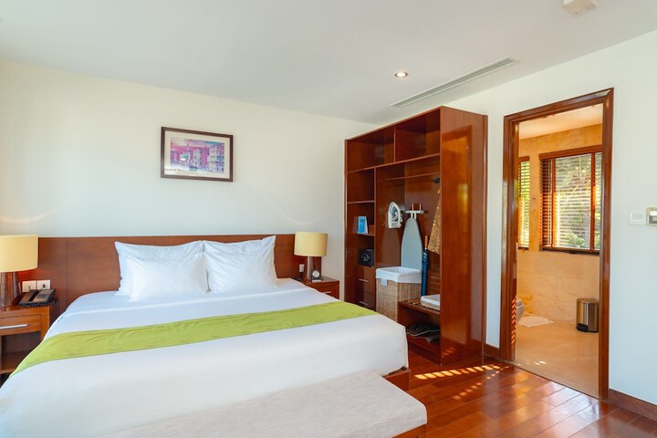 Room 40 of 138