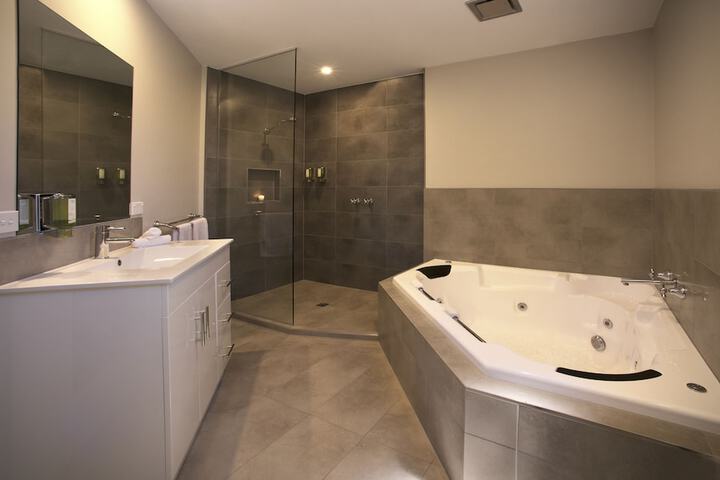 Room 40 of 65