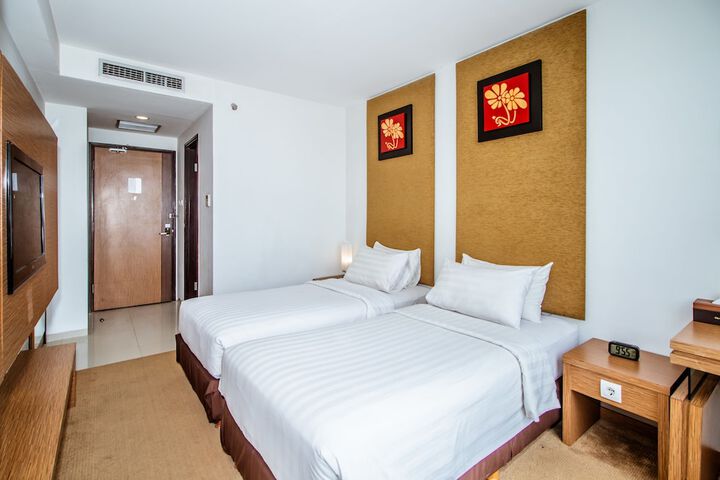 Room 8 of 47