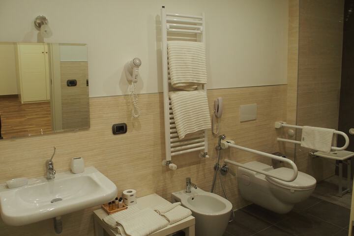 Room 48 of 96