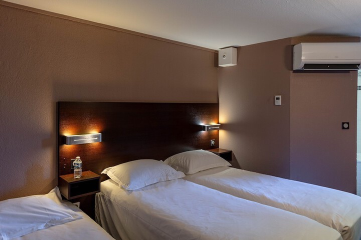 Room 13 of 36
