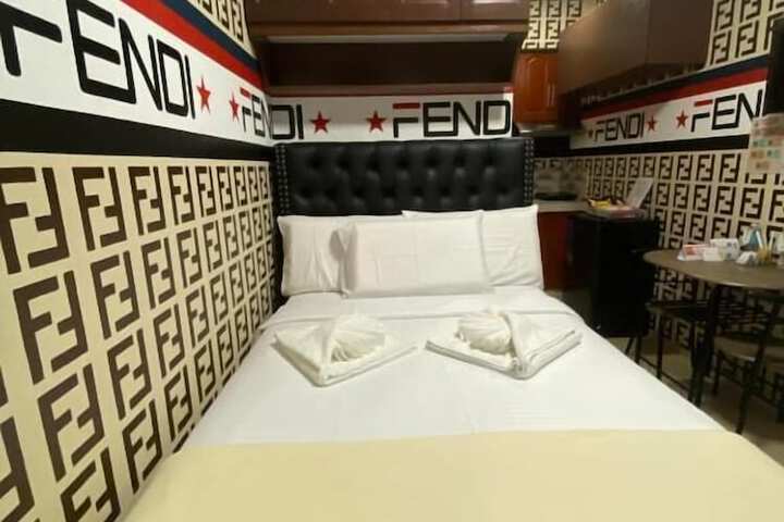 Room 2 of 37