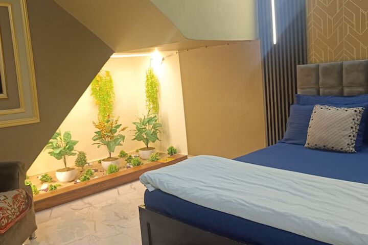 Room 9 of 31