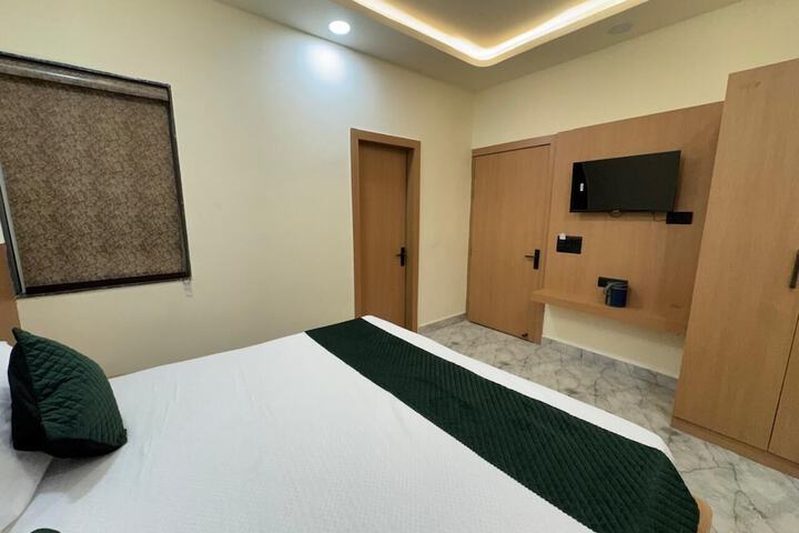 Room 8 of 31