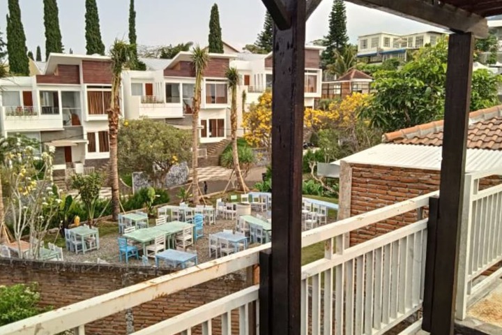 Terrace/Patio 13 of 13
