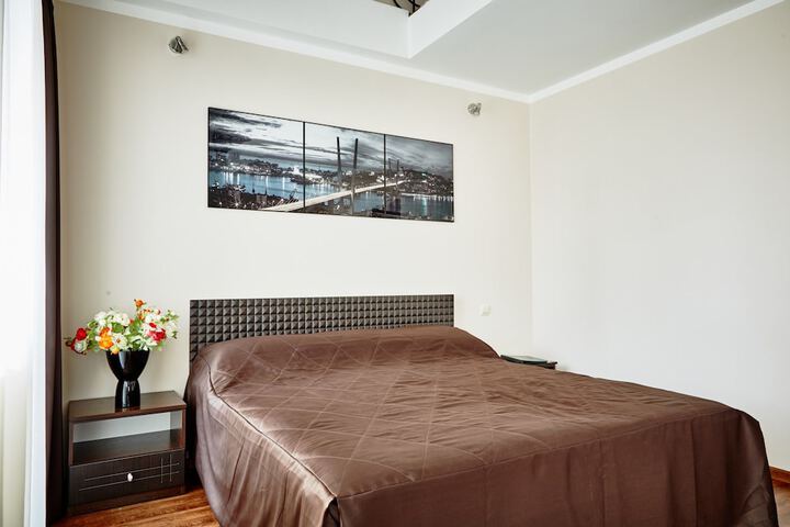 Room 10 of 167