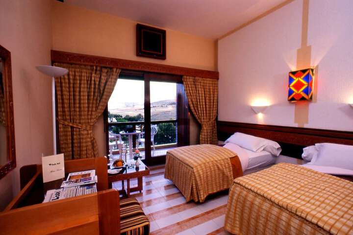Room 14 of 32
