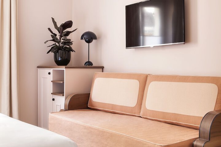 Room 15 of 50