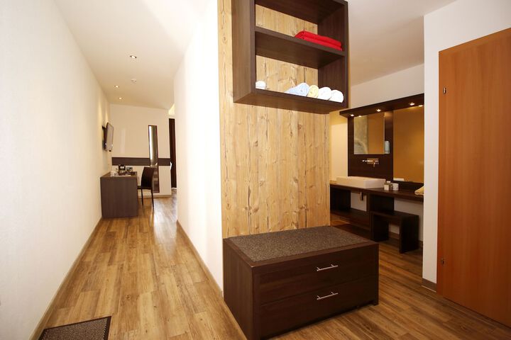 Room 25 of 69