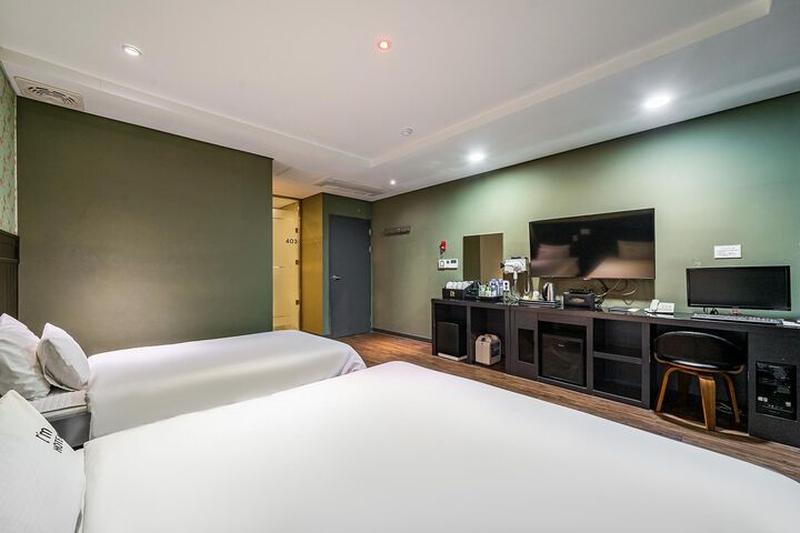 Room 62 of 65