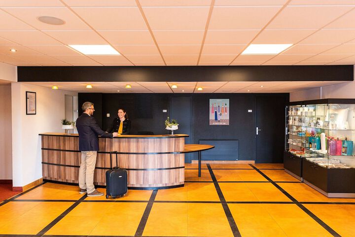 Guest Lobby