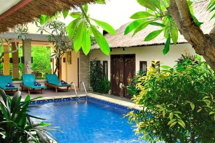 Hotel with Pool