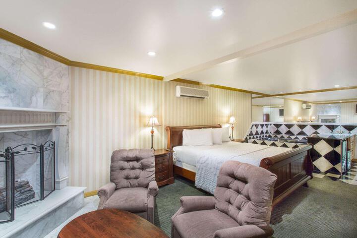 1 King Bed Studio Suite (7 of 8)