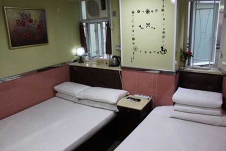 Room 11 of 25