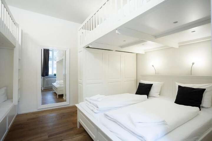 Room 8 of 34