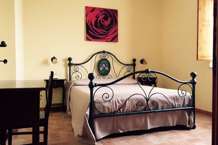Room 4 of 63
