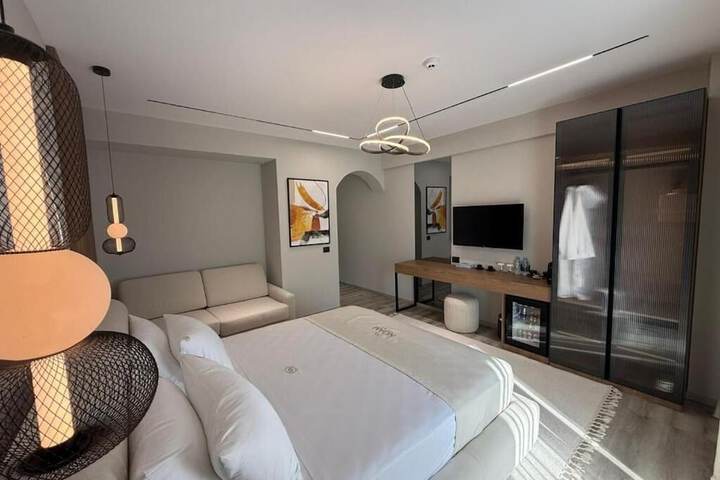 Room 19 of 93