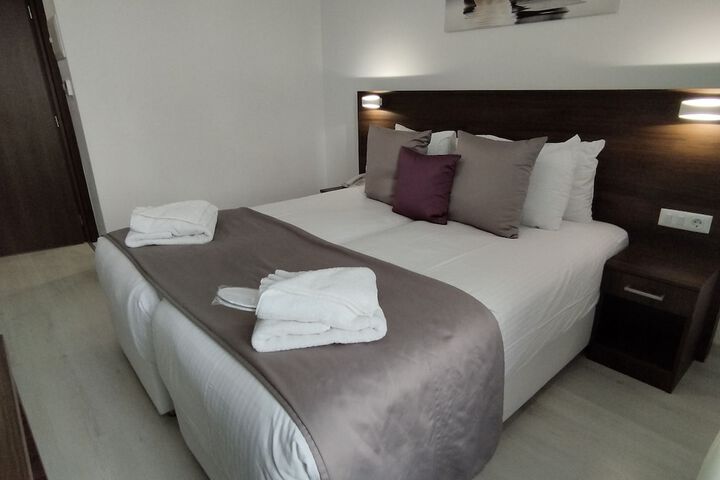Room 28 of 60