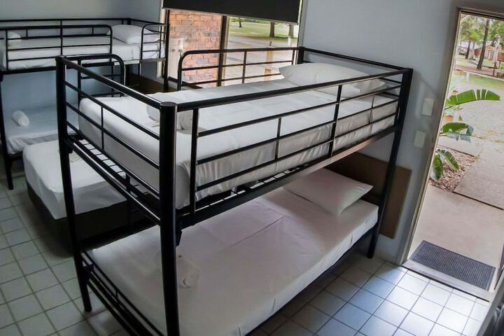 Room 16 of 108