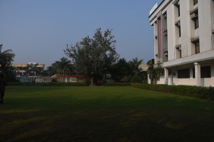 Hotel Exterior 36 of 47