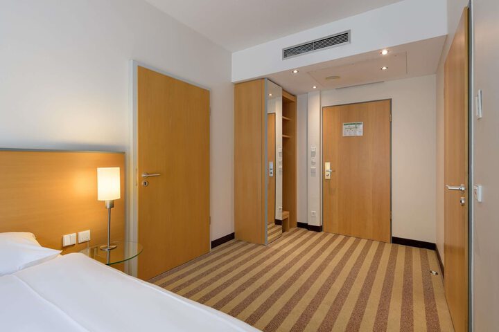 Room 21 of 65