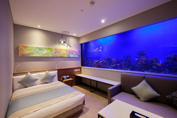 Room 92 of 204