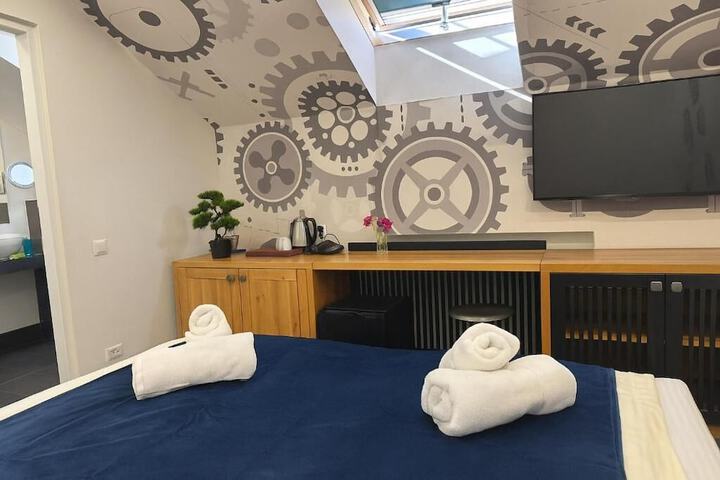 Room 5 of 25