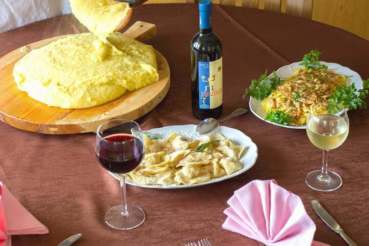 Dining 72 of 92