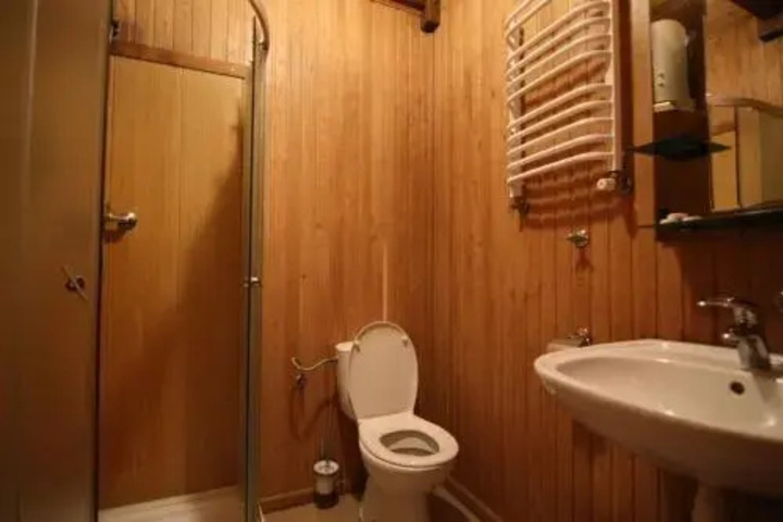 Room 4 of 4