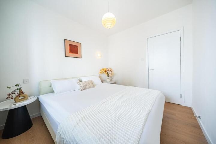 Room 4 of 16