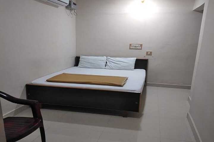 Room 3 of 27
