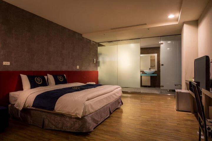 Room 4 of 41