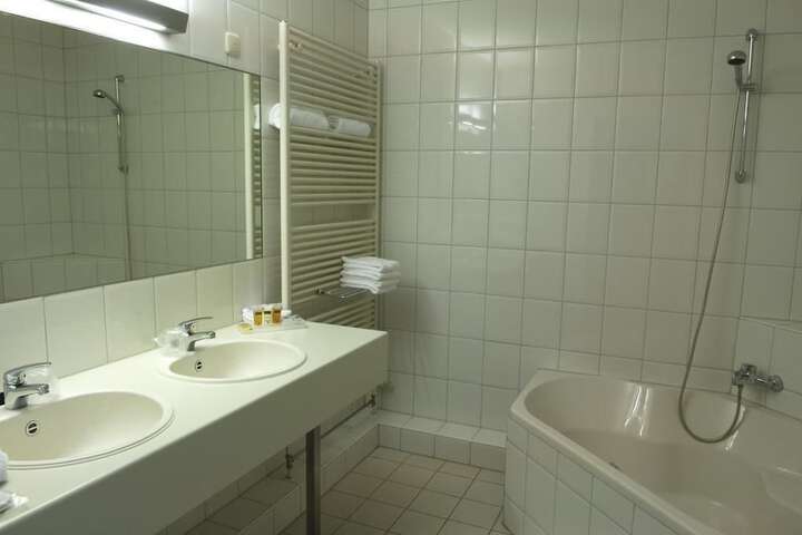 Room 15 of 47