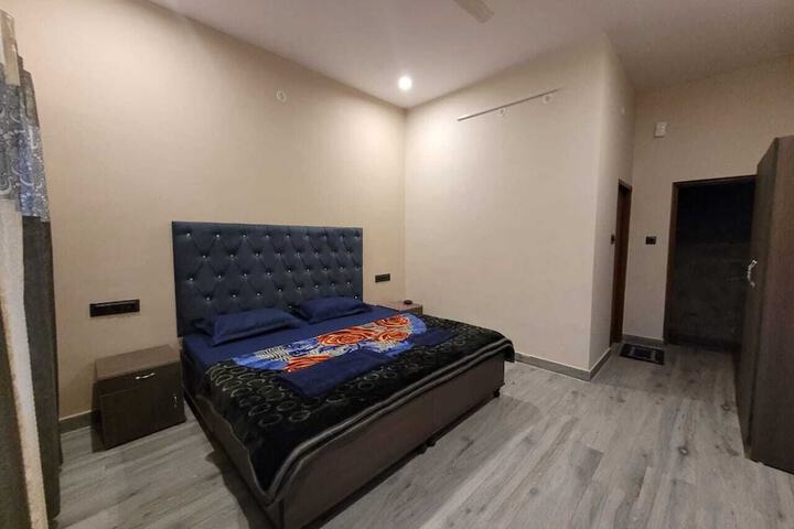 Room 3 of 12