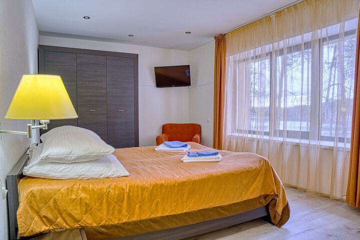 Room 27 of 124
