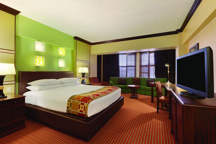 1 King Bed (10 of 19)