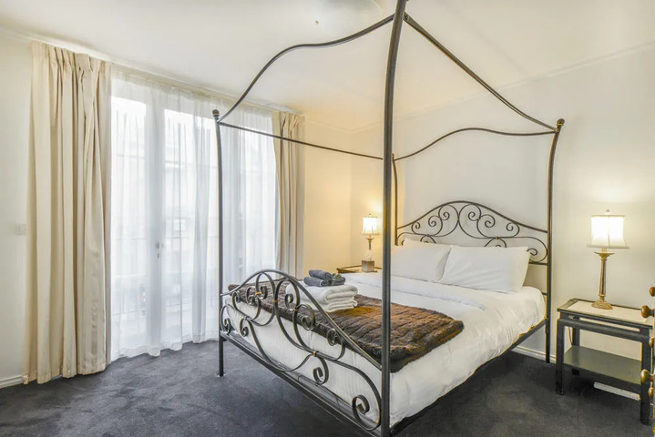 Room 4 of 13