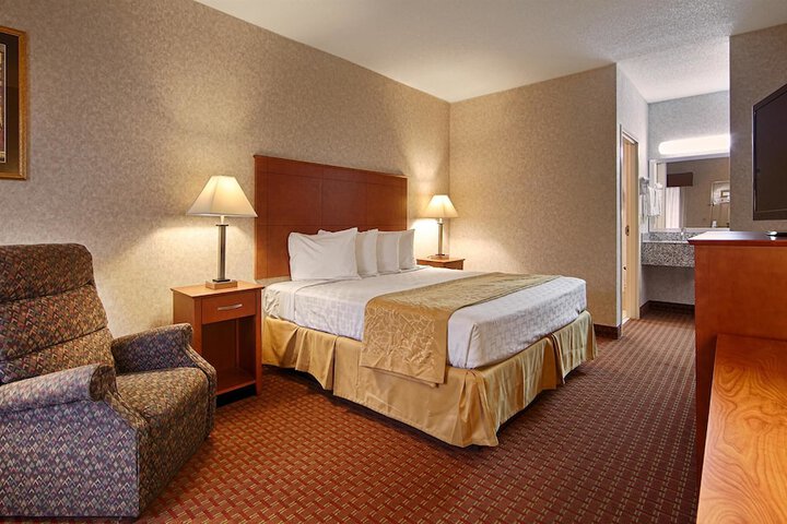 1 Queen Bed (1 of 9)