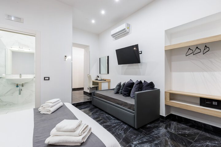 Room 42 of 93